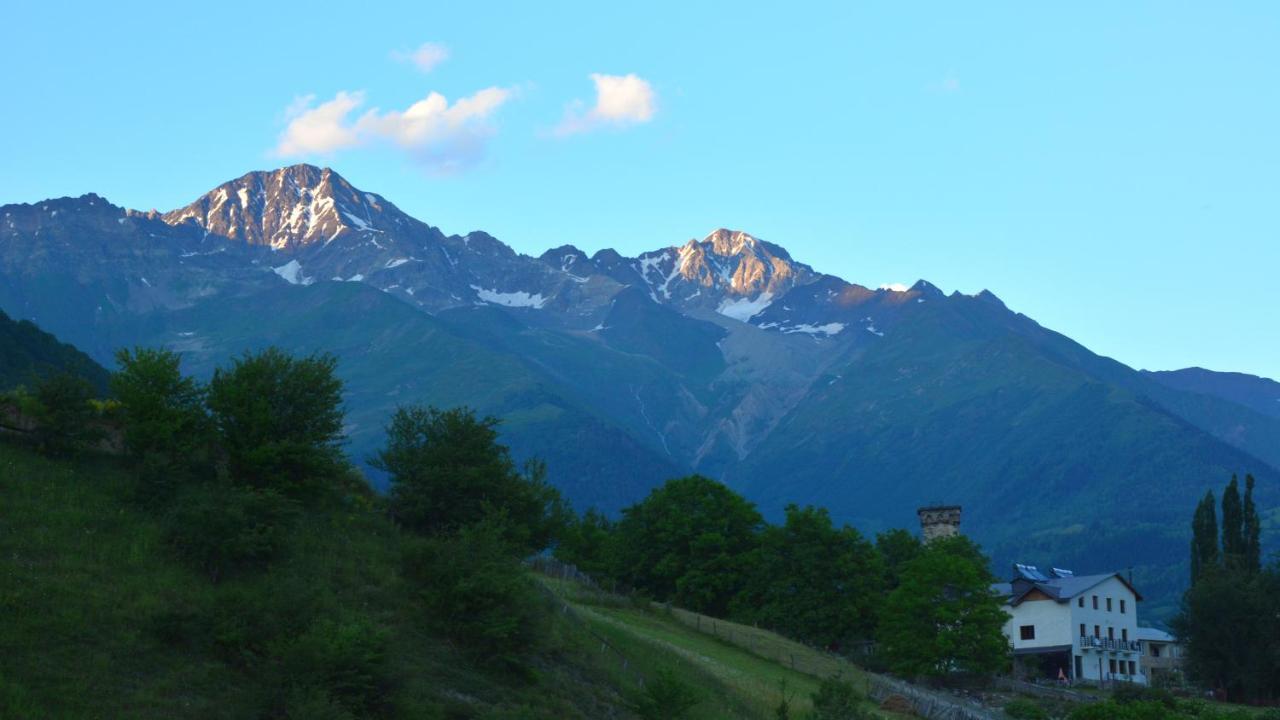 Latour Mestia Buitenkant foto