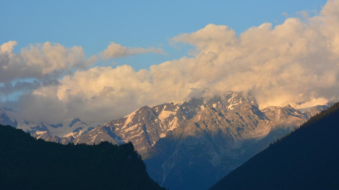 Latour Mestia Buitenkant foto
